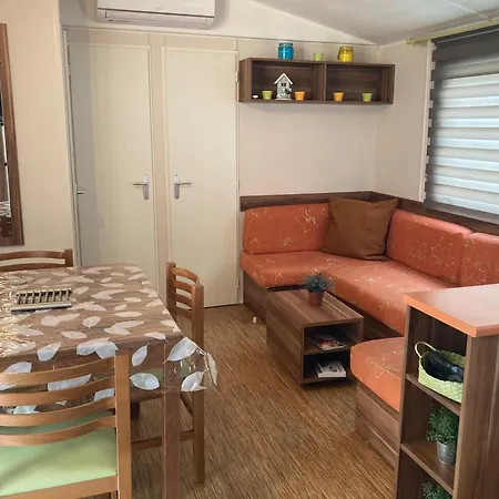 Charlene Julien Lejlighed